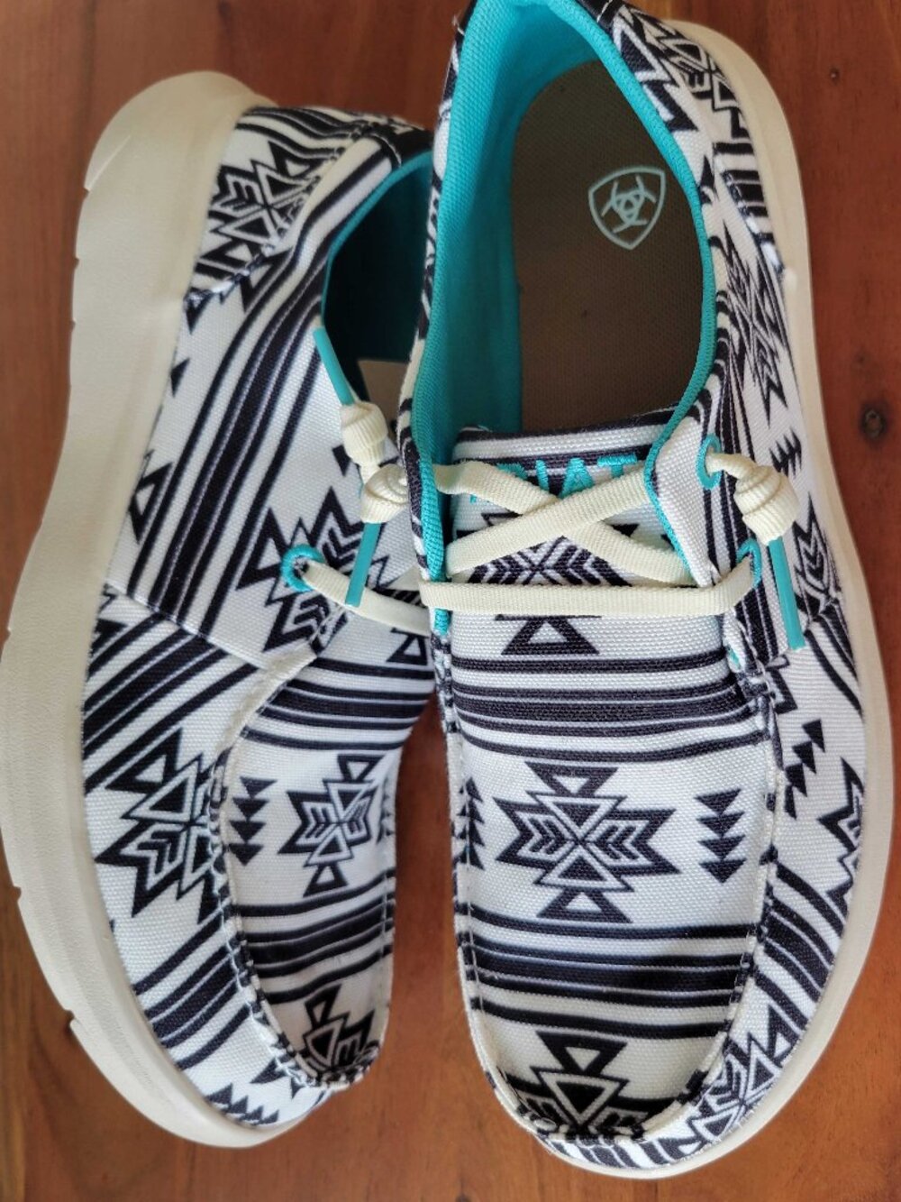 Ariat Women’s 9 B Hilo Stark Southwest Comfort Shoes Aztec Black White Slip On
